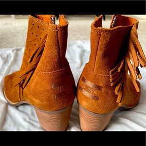 BRAND NEW Toms Cut out Sandals